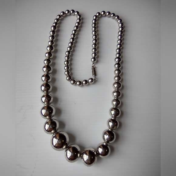 Jewelry - Beaded necklace